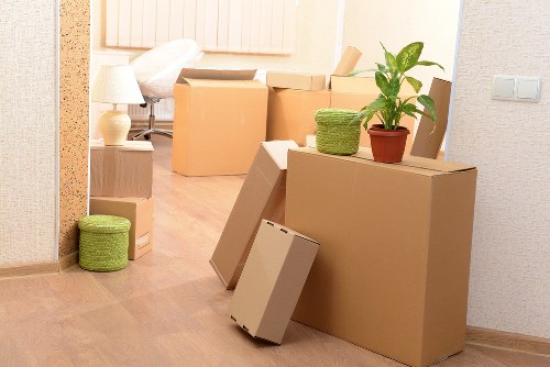 Packing and loading items for a Shoreditch moving service