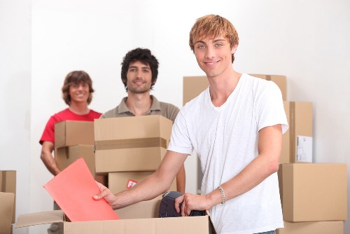 Small removals vehicle suitable for Shoreditch access